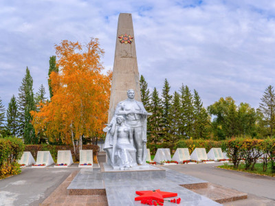 Обелиск воинам-землякам, погибшим в годы Великой Отечественной войны.